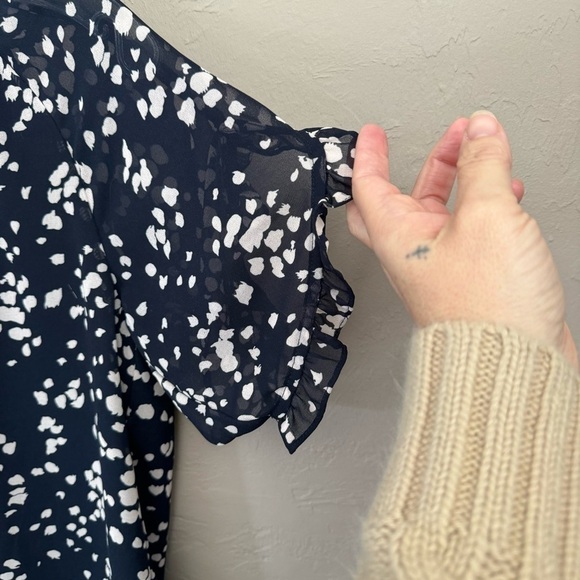 Madewell Chiffon Ruffle sleeve button front Blouse - Picture 2 of 5